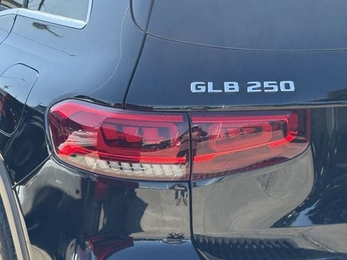 Used 2021 Mercedes-Benz GLB 250 image 6