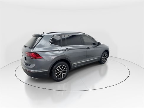 Used 2021 Volkswagen Tiguan SE w/ Panoramic Sunroof Package image 8