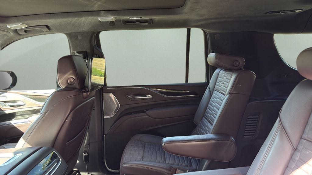Certified 2024 Cadillac Escalade ESV Sport Platinum w/ LPO, ONYX Package AWD/4WD image 24