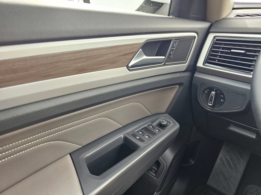 Used 2021 Volkswagen Atlas SEL AWD/4WD image 30