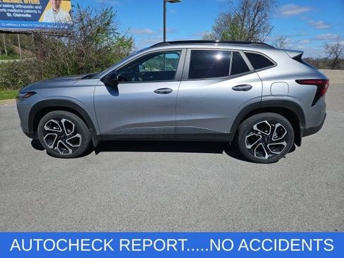 Certified 2025 Chevrolet Trax RS w/ Sunroof Package FWD image 3