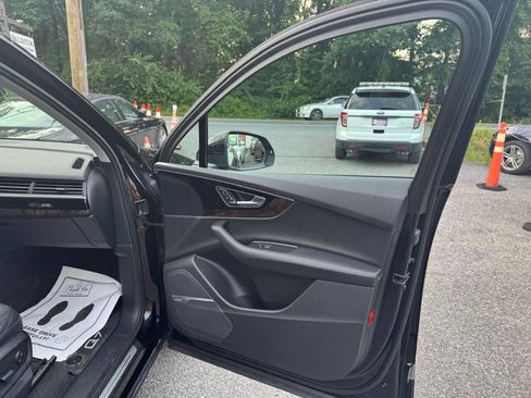 Used 2017 Audi Q7 3.0T Prestige image 40