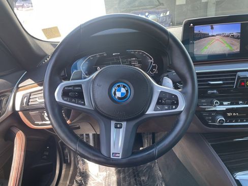 Used 2022 BMW 530e xDrive w/ M Sport Package image 18