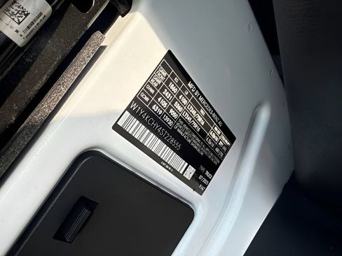 Used 2025 Mercedes-Benz Sprinter 2500 image 27