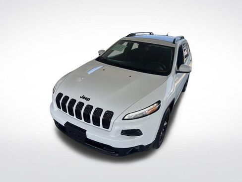 Used 2016 Jeep Cherokee Latitude w/ Cold Weather Group AWD/4WD image 37