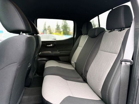 Used 2022 Toyota Tacoma TRD Sport image 14