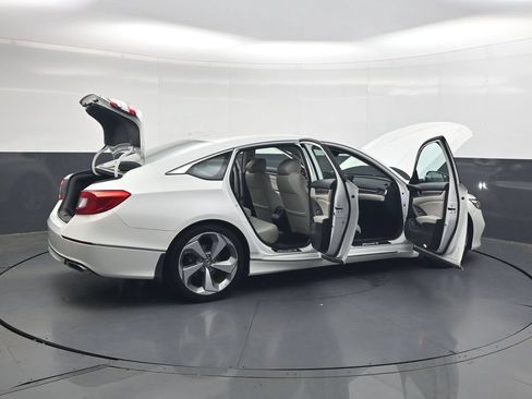 Used 2018 Honda Accord Touring image 38