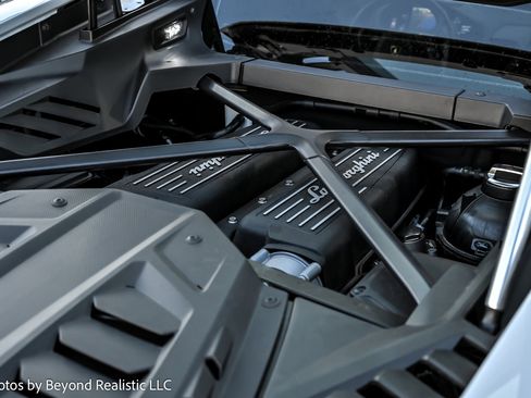 Used 2021 Lamborghini Huracan EVO image 18