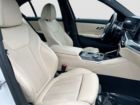 Used 2023 BMW 330i Sedan w/ Premium Package image 26