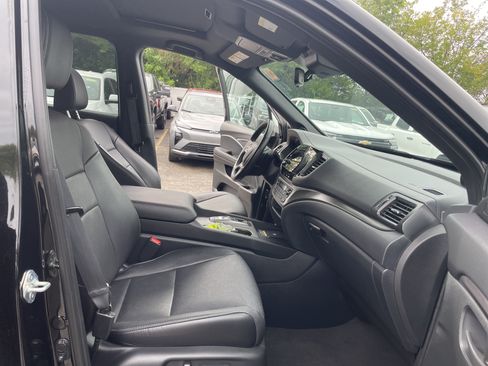 Used 2025 Honda Passport EX-L image 10