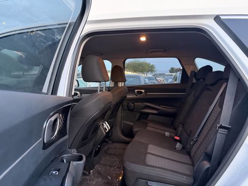 Used 2023 Kia Sorento LX image 26