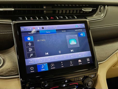 Used 2022 Jeep Grand Cherokee L Limited image 21