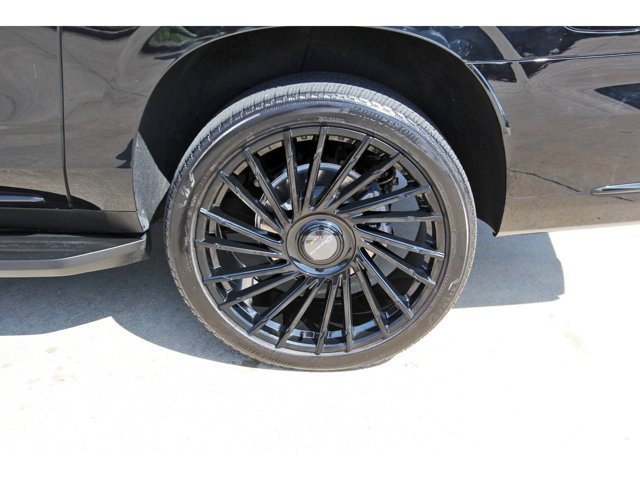 Used 2025 Cadillac Escalade ESV Sport AWD/4WD image 6