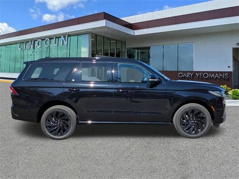 New 2025 Lincoln Navigator Reserve w/ Jet Appearance Package image 3
