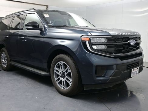 Used 2025 Ford Expedition Active image 3