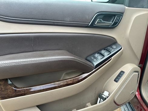 Used 2020 Chevrolet Suburban LT w/ Luxury Package RWD image 14