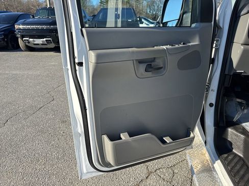 Used 2003 Ford E-350 and Econoline 350 XLT image 17