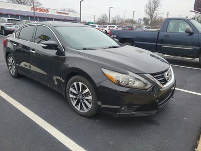 Used 2017 Nissan Altima 2.5 SL w/ 2.5 Technology Package