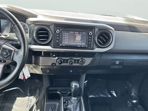 Used 2016 Toyota Tacoma SR5 w/ SR5 Appearance Package (SN) RWD image 15
