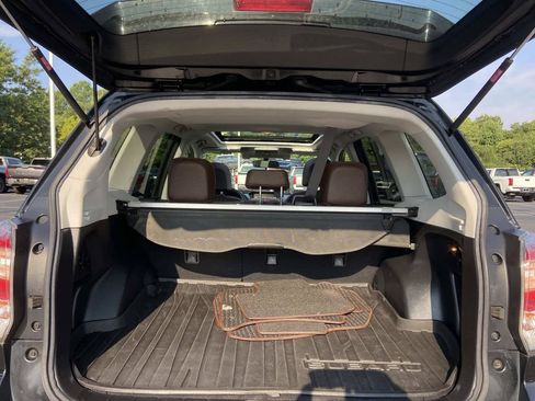 Used 2018 Subaru Forester 2.5i Touring AWD/4WD image 11