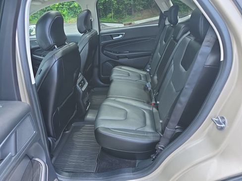 Used 2018 Ford Edge Titanium w/ Equipment Group 302A AWD/4WD image 12