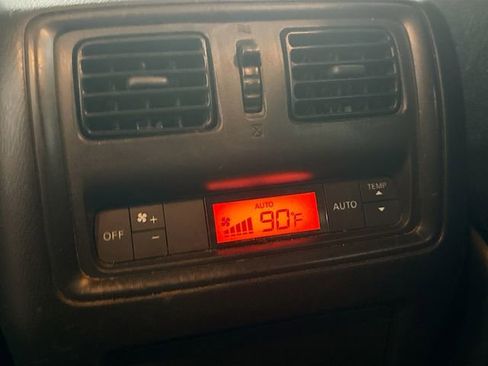 Used 2016 Nissan Pathfinder SV image 24