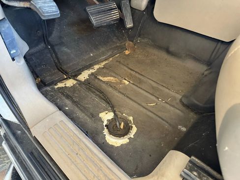 Used 2004 Chevrolet Suburban Z71 w/ Preferred Equipment Group image 15