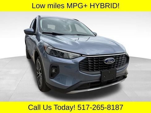 Certified 2025 Ford Escape SE FWD image 1