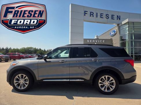Used 2021 Ford Explorer XLT w/ Equipment Group 202A AWD/4WD image 4