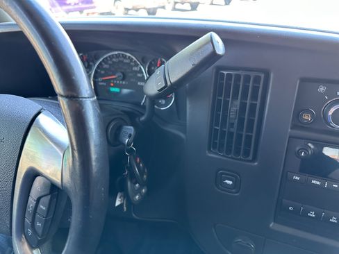 Used 2017 Chevrolet Express 2500 RWD image 27