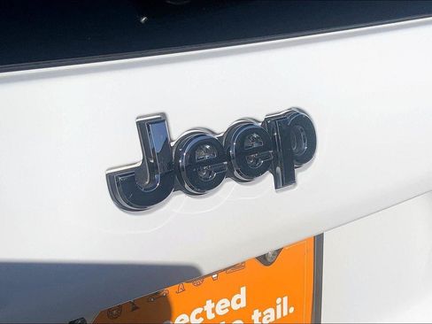 Certified 2021 Jeep Cherokee Latitude Plus AWD/4WD image 31