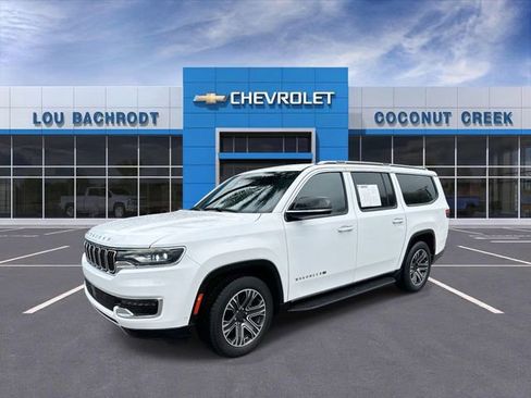 Used 2024 Jeep Wagoneer L Series II w/ Flexible Seating Group AWD/4WD image 4