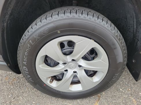 Used 2019 Toyota RAV4 LE image 12