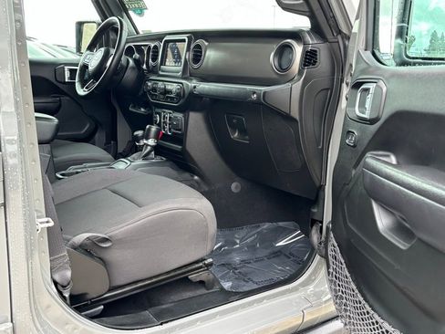 Used 2022 Jeep Gladiator Willys image 26