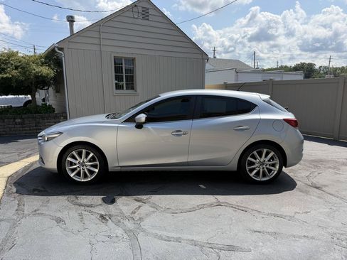 Used 2017 MAZDA MAZDA3 Touring FWD image 9