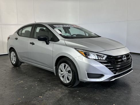 Certified 2025 Nissan Versa S w/ Trunk Package image 3