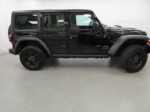 Used 2024 Jeep Wrangler Unlimited AWD/4WD image 11