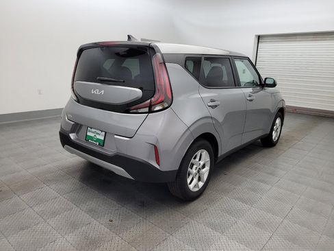 Used 2025 Kia Soul LX FWD image 9