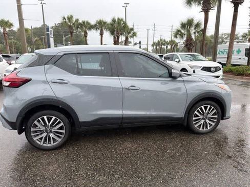 Used 2024 Nissan Kicks SV FWD image 11
