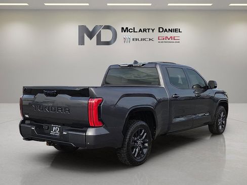 Used 2022 Toyota Tundra Platinum image 3