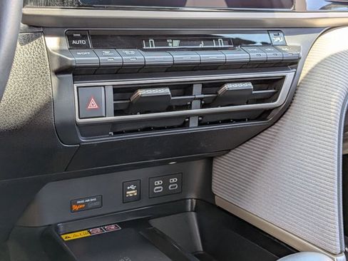 Used 2025 Toyota Camry SE FWD image 14