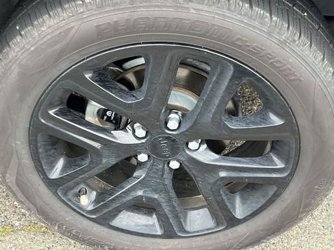 Used 2018 Jeep Renegade Altitude FWD image 22