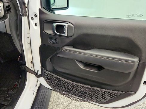 Used 2023 Jeep Gladiator Overland image 25