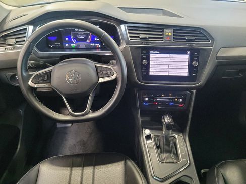 Used 2023 Volkswagen Tiguan SE w/ Panoramic Sunroof Package FWD image 22