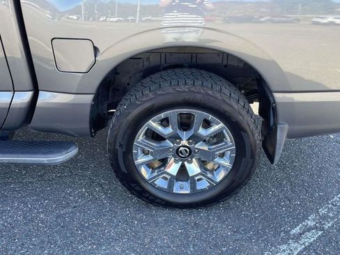 Used 2021 Nissan Titan SL w/ Moonroof Package image 11