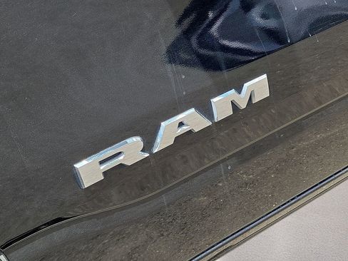 Used 2024 RAM 1500 Laramie AWD/4WD image 12
