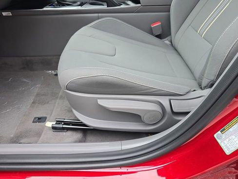 Certified 2025 Hyundai Elantra Sport FWD image 36
