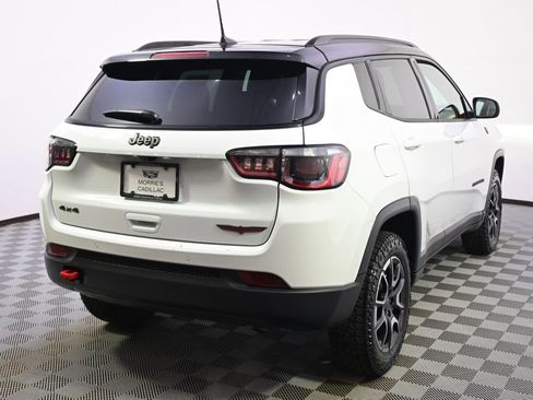 Used 2025 Jeep Compass Trailhawk image 6