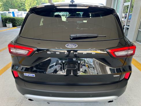 Certified 2026 Ford Escape SE FWD image 10