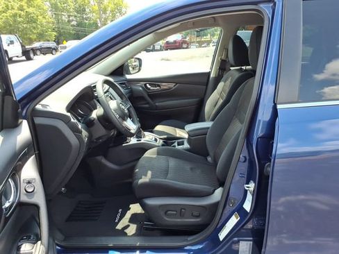 Used 2019 Nissan Rogue SV FWD image 4
